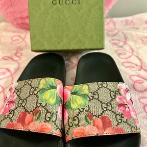 Ladies Gucci Slides. Perfect condition.